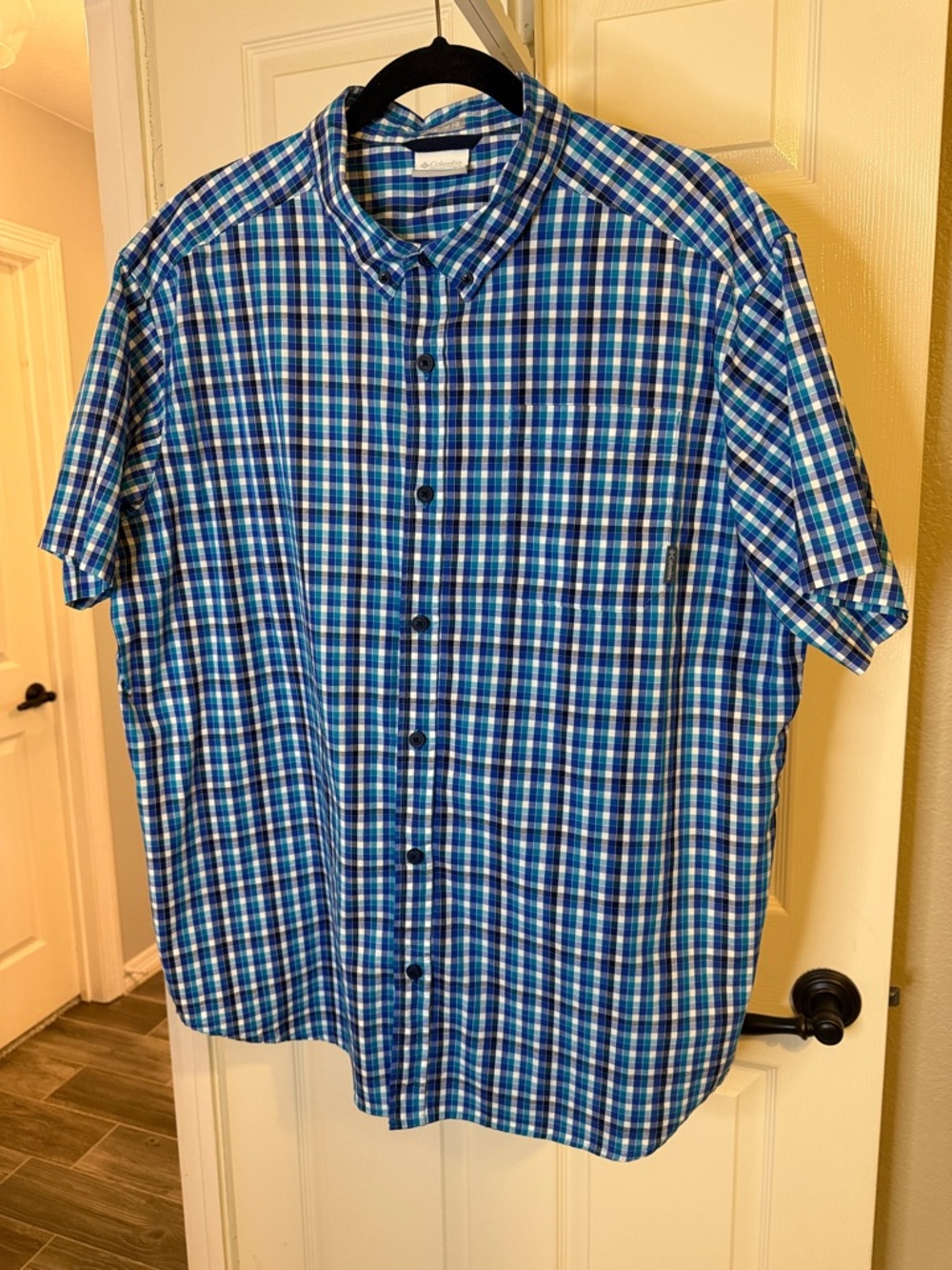 Columbia Short-Sleeve Blue & White Plaid Button-Down Shirt